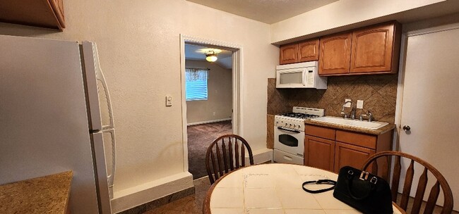 Building Photo - Cozy 1 Bedroom 1 Bath Apartment Bret Harte...