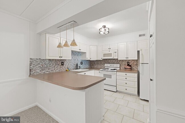 Building Photo - 81 Oakridge Dr