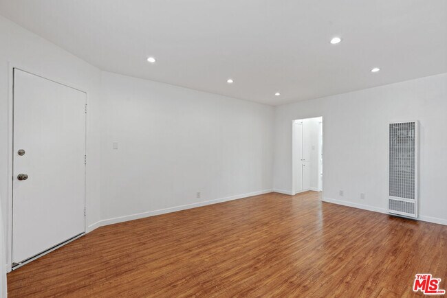 Foto del edificio - 5468 Blackwelder St
