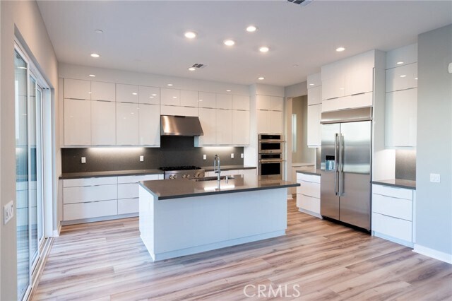 Building Photo - 210 Brackens