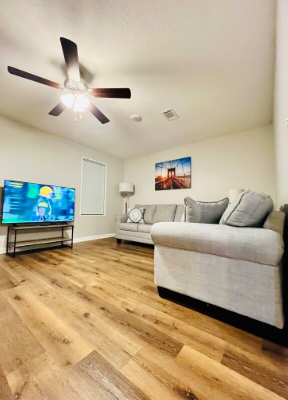 Foto del edificio - 3719 Lyncrest Dr