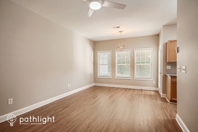 Foto del edificio - 237 Doughton Ln, Charlotte, NC, 28217
