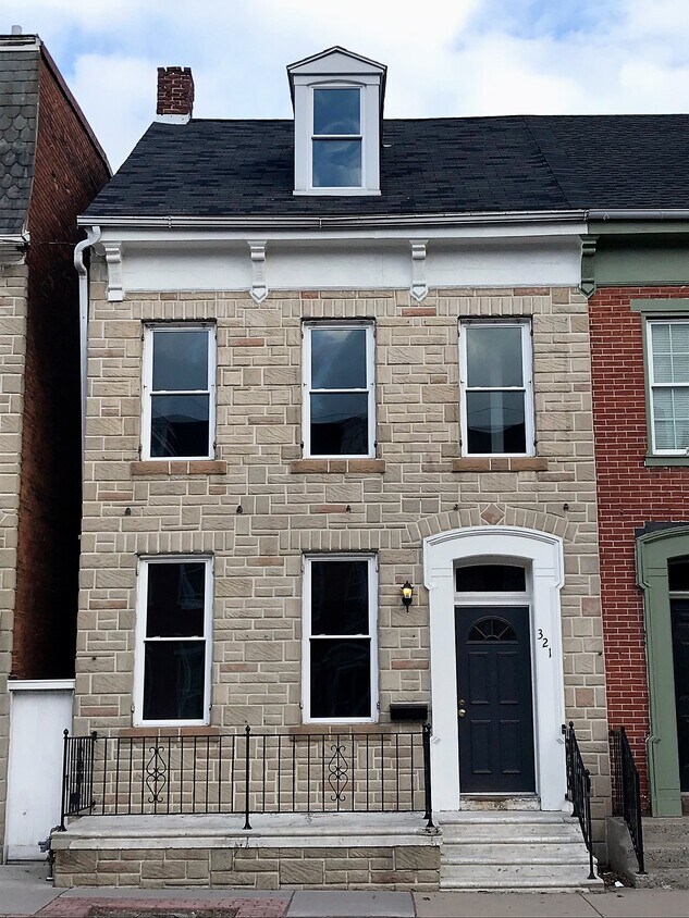 Primary Photo - 321 W Princess St