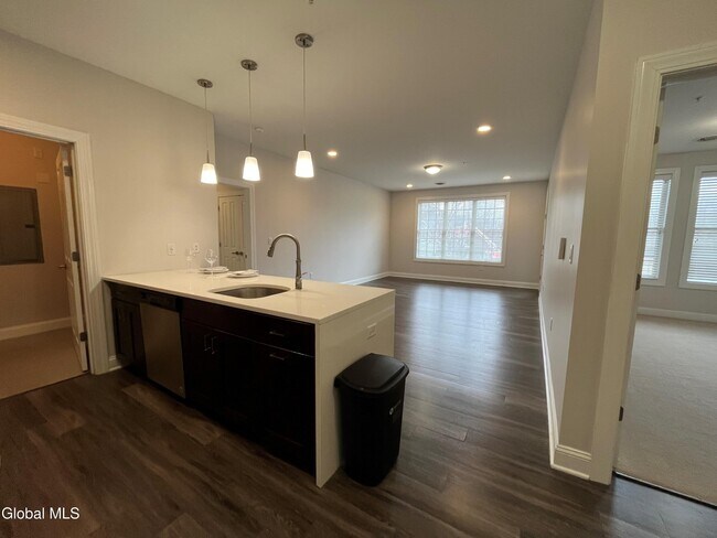 Foto del edificio - 130 Excelsior Ave