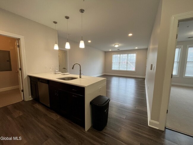 Foto del edificio - 130 Excelsior Ave