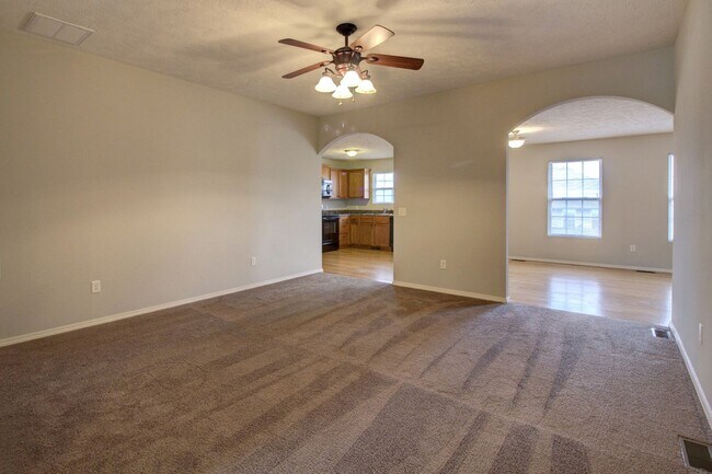 Building Photo - 1094 S Tanner Dr