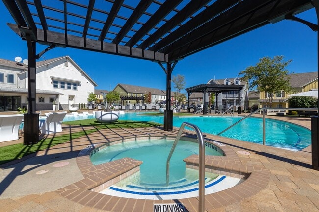 The-Collective-at-Columbia-Apartments-Near-The-University-of-Missouri-Pool-And-Spa - Z- The Collective at Columbia