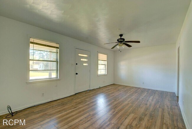 Foto del edificio - 3 br, 1 bath House - 3035 Love Avenue