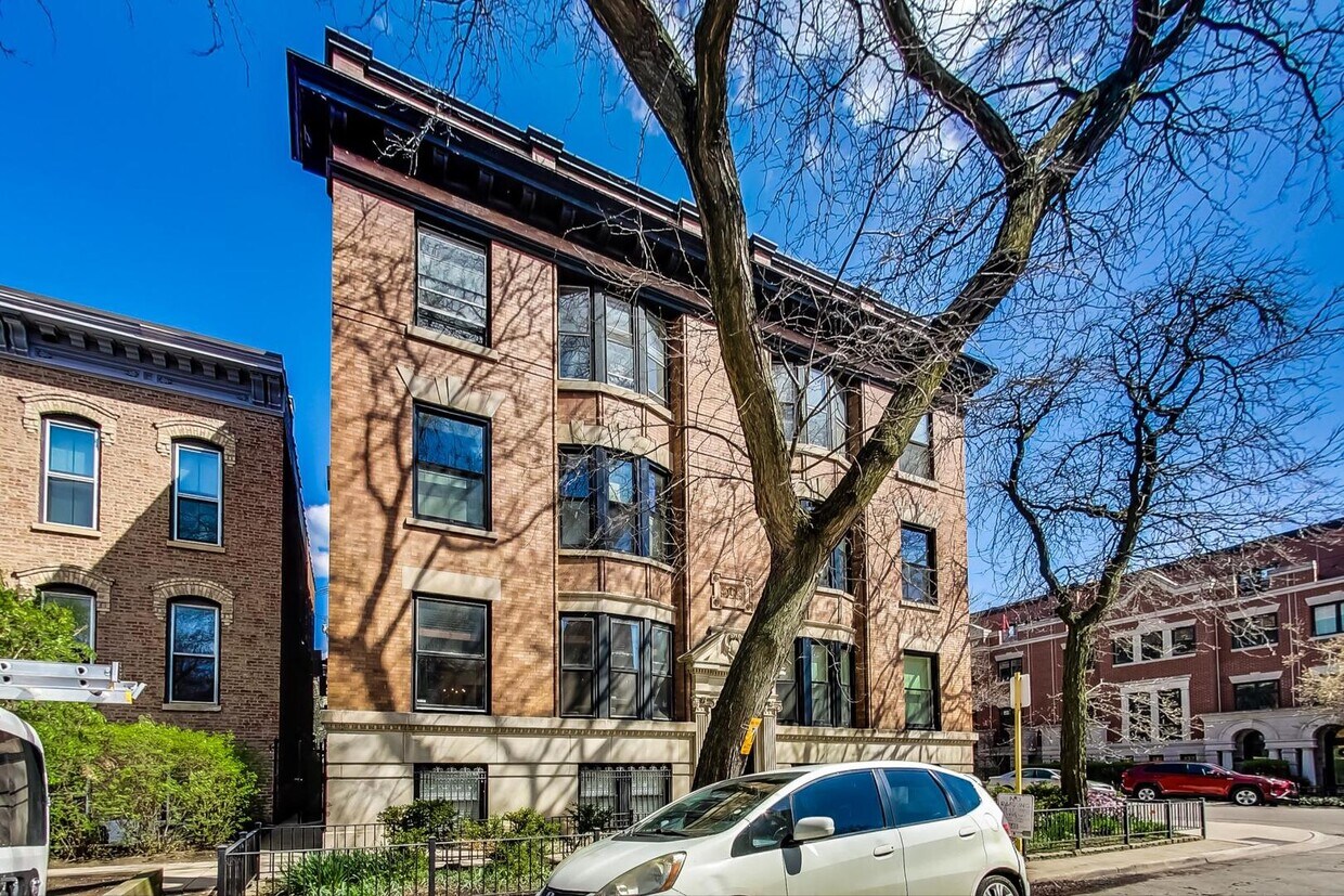 Primary Photo - 2101 N Hudson Ave