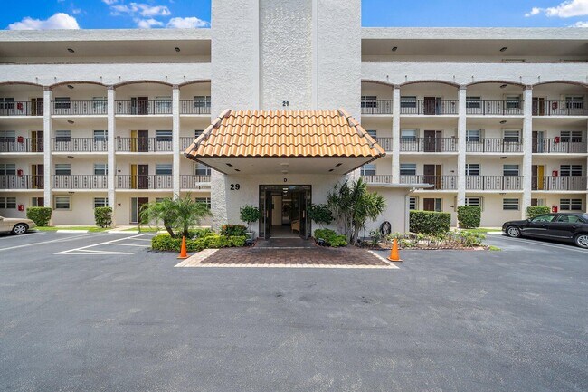 Foto del edificio - 29 Yacht Club Dr
