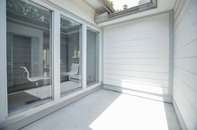 Foto del edificio - 1702 Cherry Bend Dr