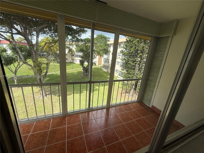 Building Photo - 1540 NE 191st St