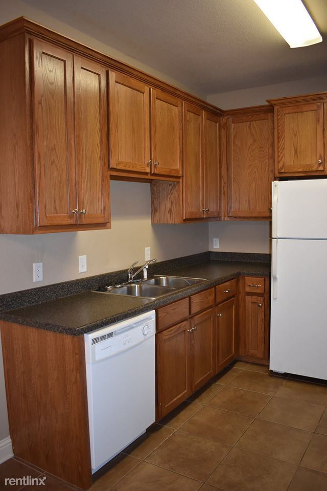 Building Photo - 2 br, 2 bath Apartment - The Corners B3