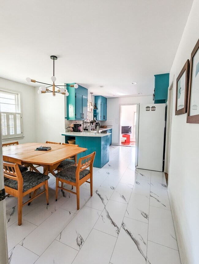 Building Photo - Modern Updates with a Fun, Retro Vibe!