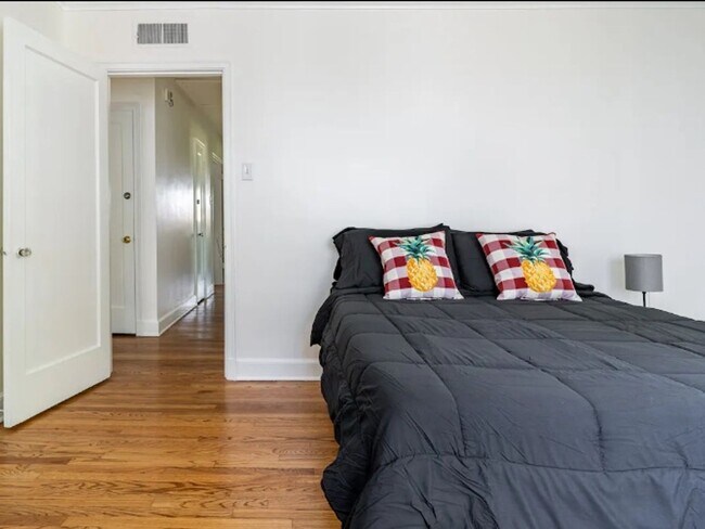 Building Photo - Charming 3 Bedroom Home in Memphis Near Co...