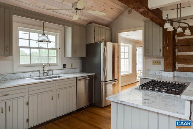 Foto del edificio - 1522 Oak Hill Ln