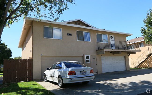 Building Photo - 2125 Chrysler Dr