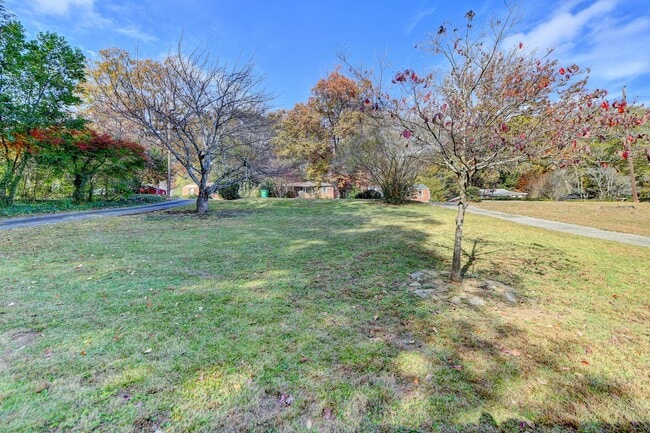 Building Photo - 1171 Clearview Dr NE
