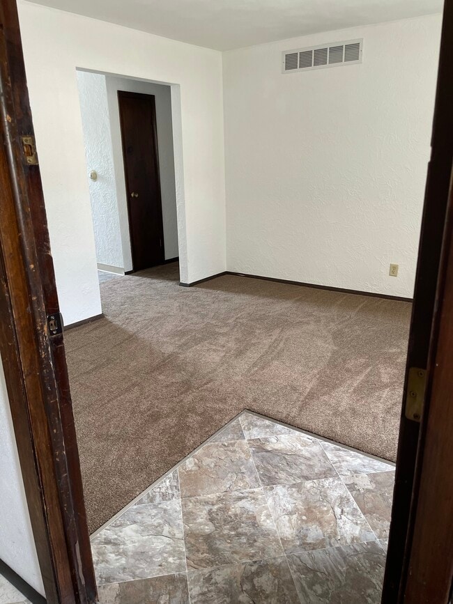 Foto del edificio - 2205 Stoneybrook Rd