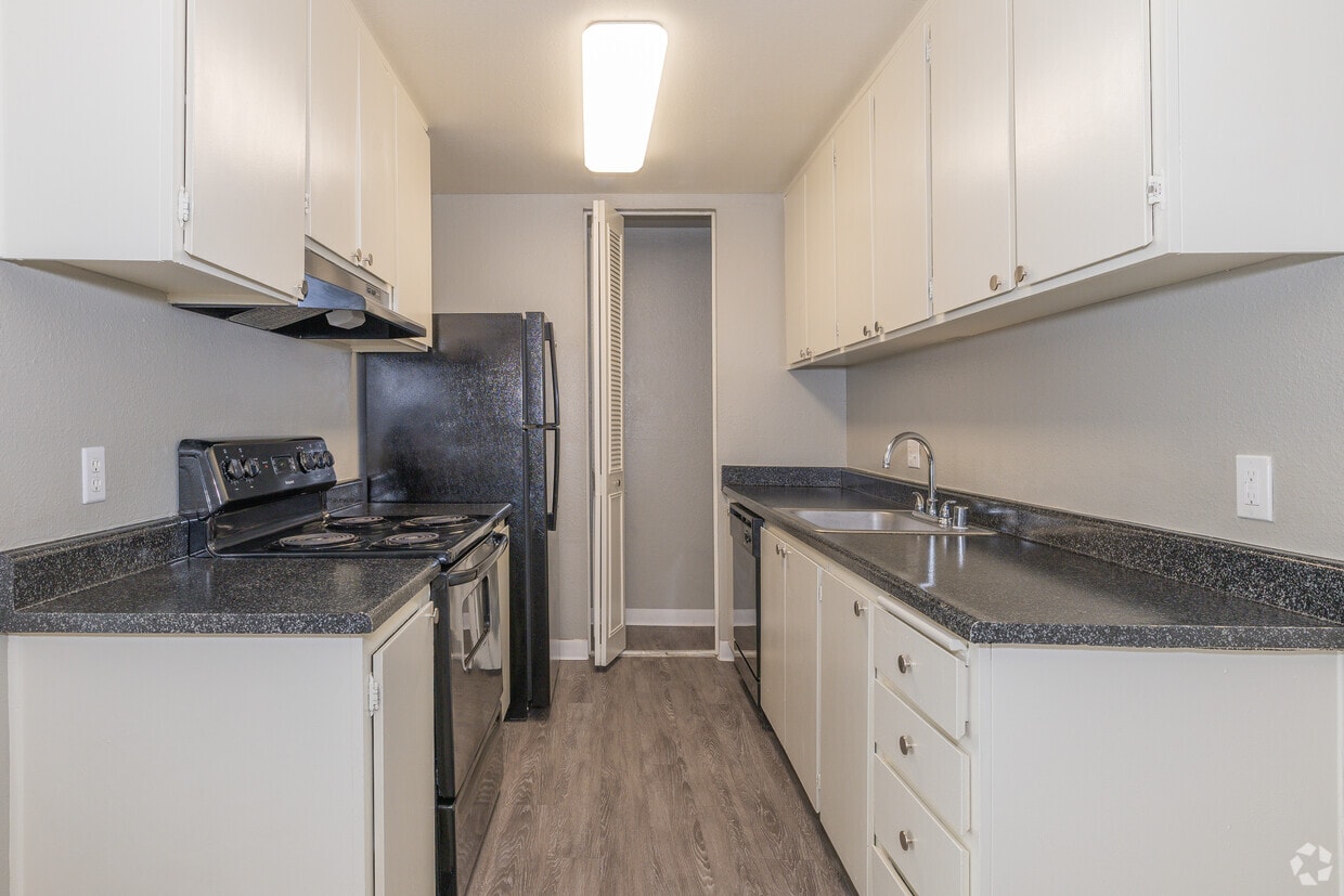 Primary Photo - Park Place Apartments