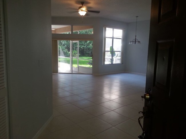 Building Photo - Beautiful Heatherwood Condo