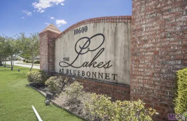 Foto del edificio - 10600 Lakes Blvd