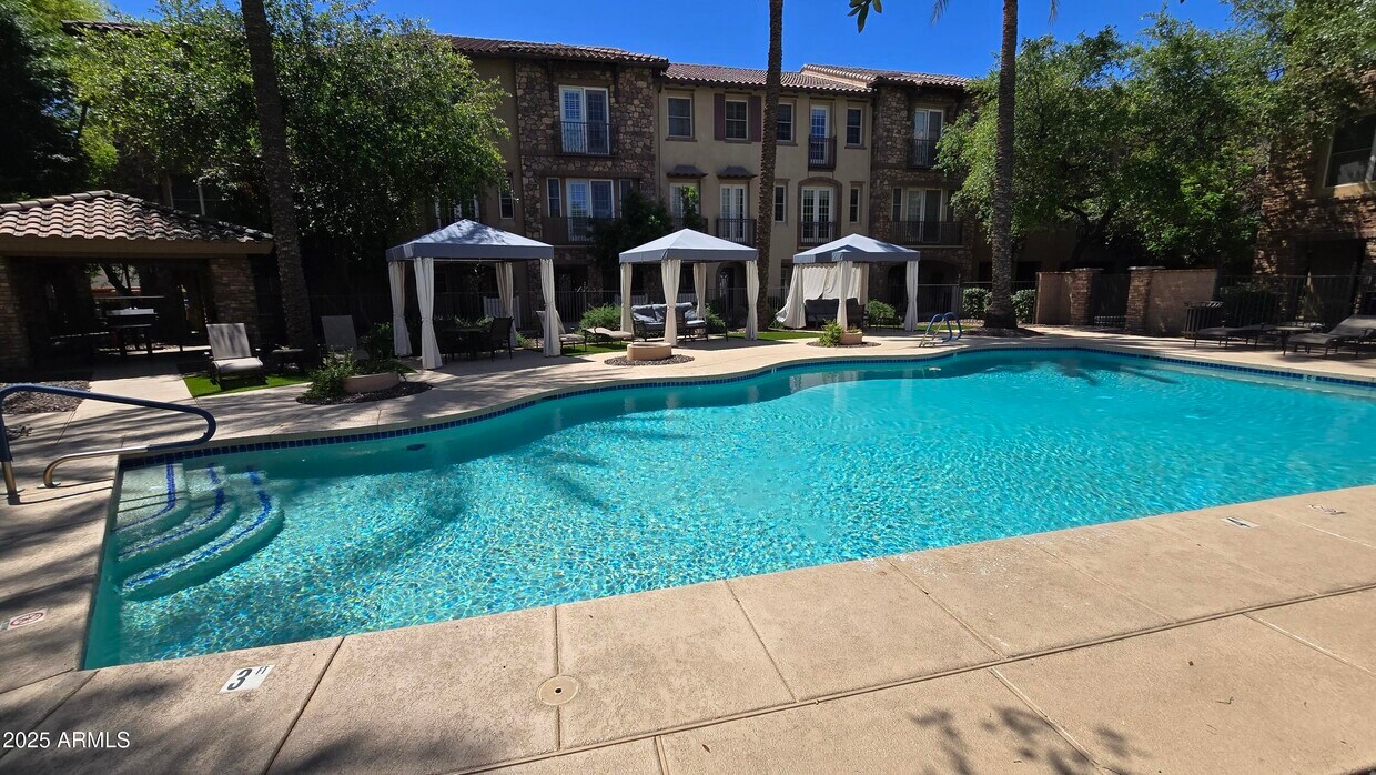 Foto principal - 2432 E Montecito Ave