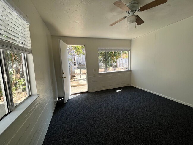 Foto del edificio - Centrally Located 3/1
