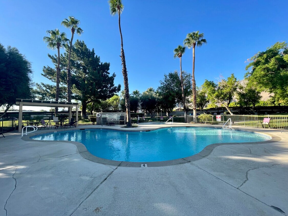 Foto principal - AVAILABLE NOW! 1 Bedroom / 1 Bath UPSTAIRS...