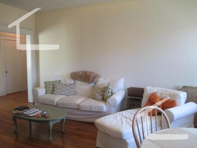 Foto del edificio - HOT ALLSTON LISTING!!!!