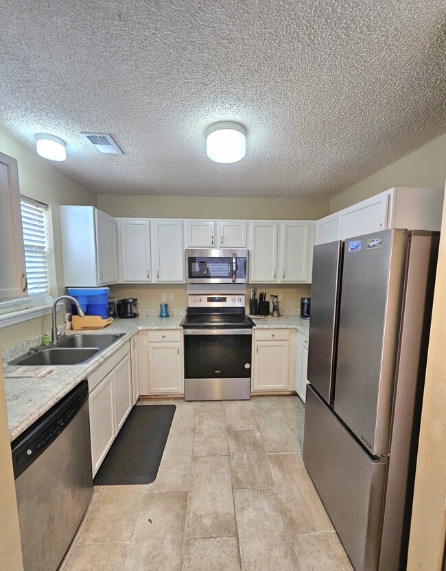 Kitchen - 10430 Brawley Ln