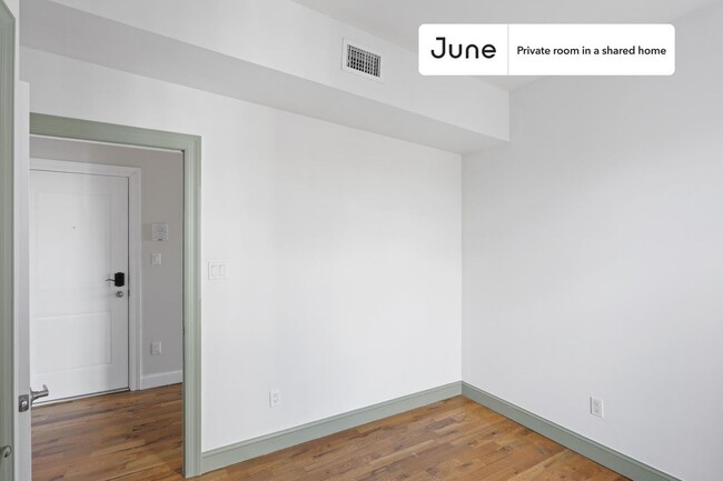 Foto del edificio - Private bedroom in 4 bed/2 bath Home