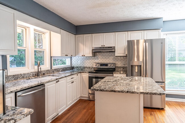 Building Photo - 145 Sandhurst Pl