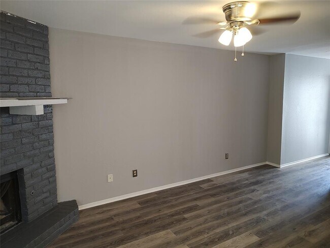 Foto del edificio - 2005 Iroquois Ln