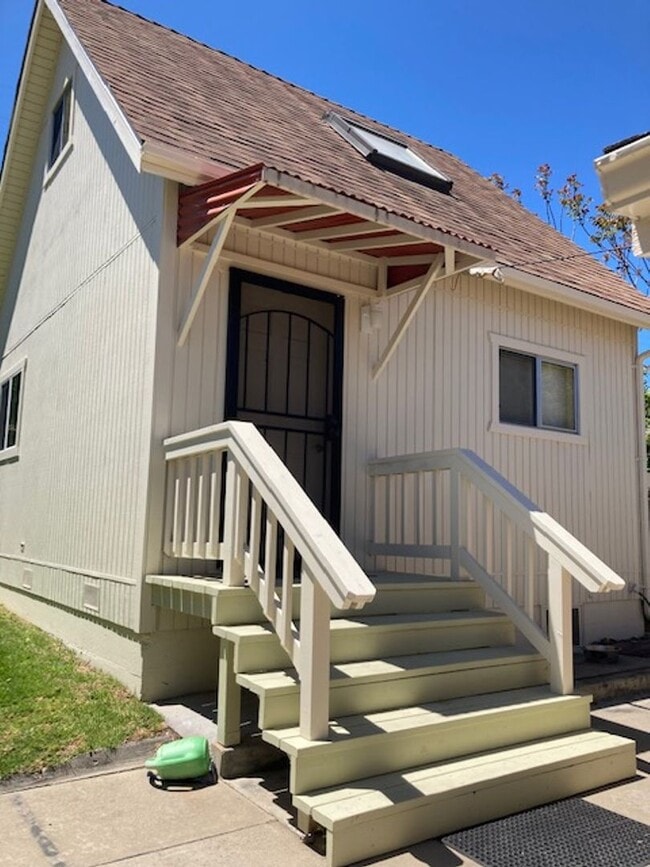 Building Photo - 515.5 Mitchell Dr