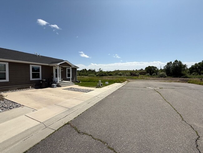 Foto del edificio - 220 Riverwood Dr