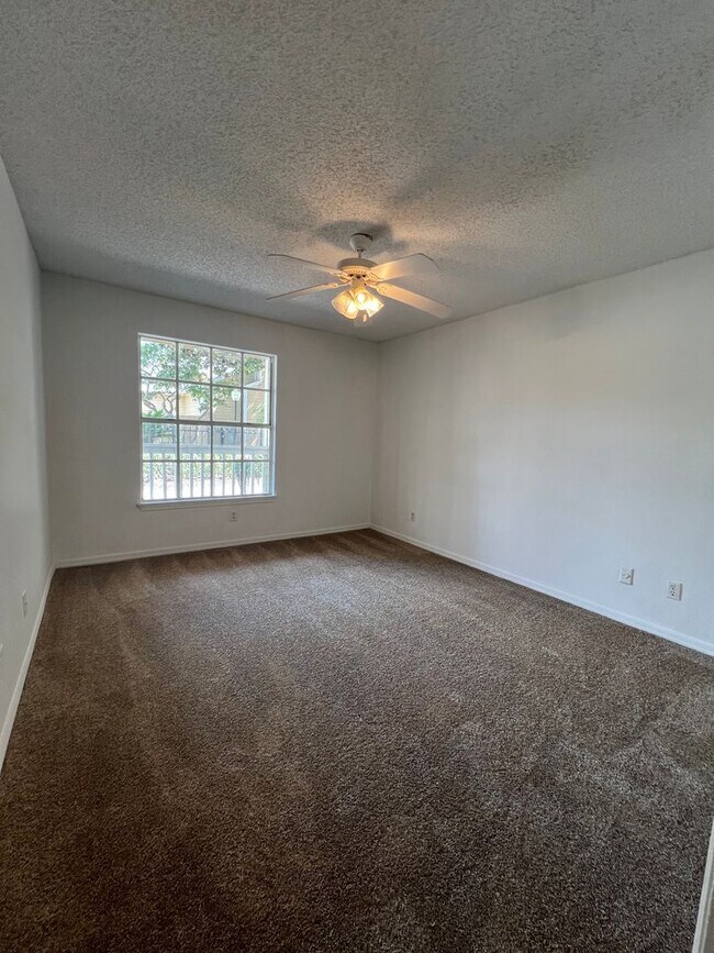 Building Photo - 1 BEDROOM 1 BATHROOM AVAILABLE FOR RENT (M...