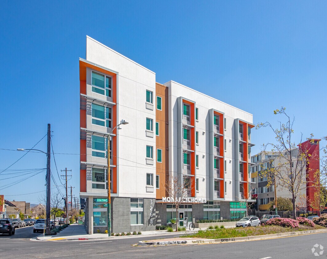 Foto del edificio - Monarch Homes