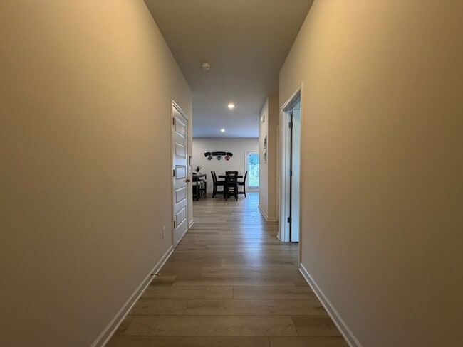 Building Photo - 26 Busby Dr SE