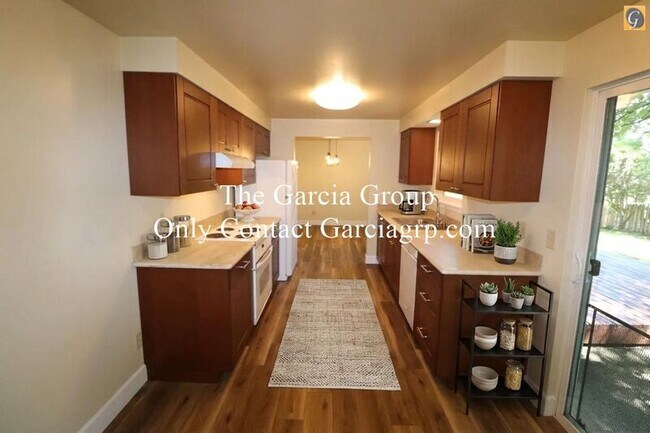 Foto del edificio - 20540 NW Highland Ct