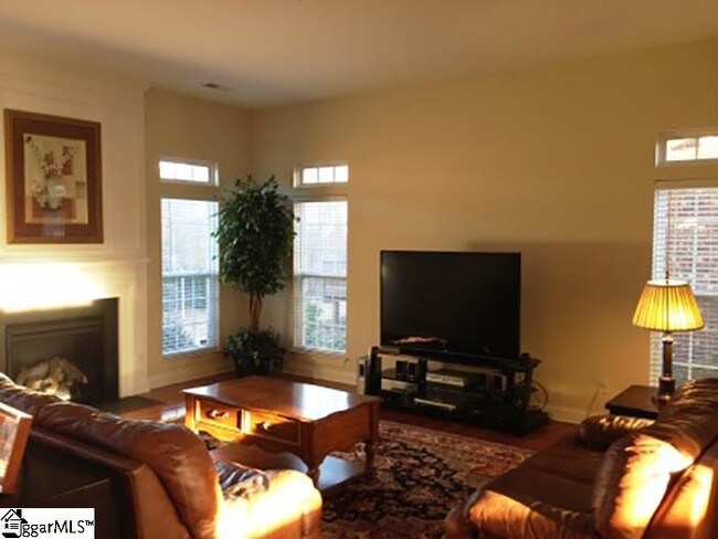 Foto del edificio - 105 Highgrove Ct