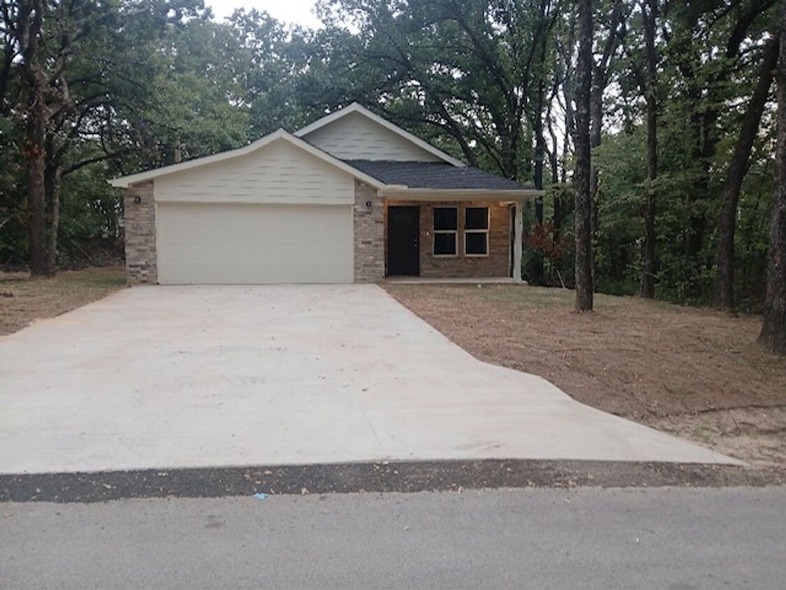 Foto principal - 119 Bluebonnet Dr