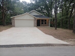 Building Photo - 119 Bluebonnet Dr