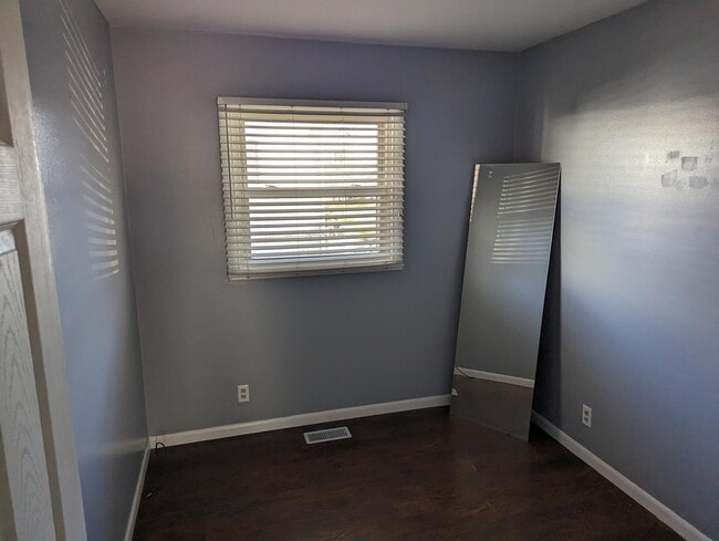 Building Photo - 71 Glenview Dr