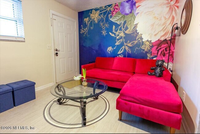 Foto del edificio - 8037 Parental Cir