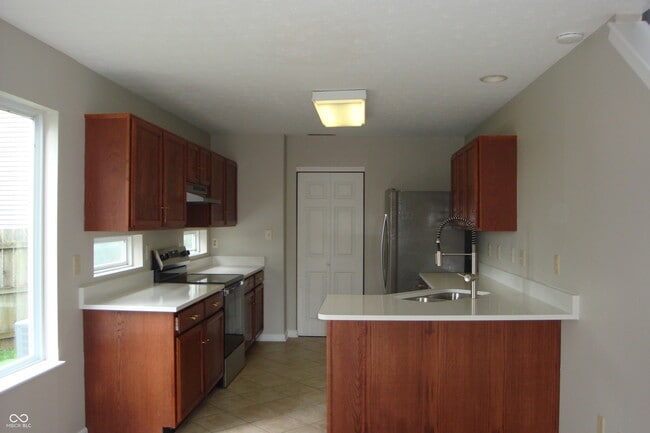 Building Photo - 2477 Grand Fir Dr