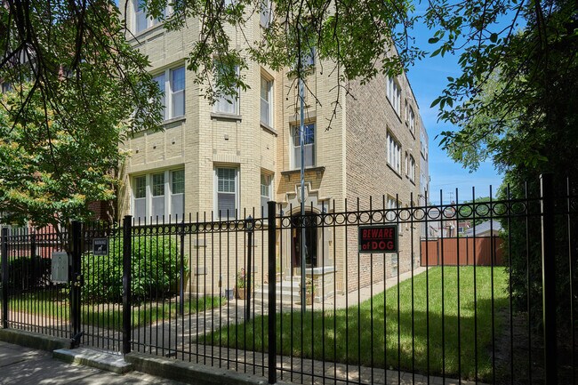 Building Photo - 5439 N Campbell Ave