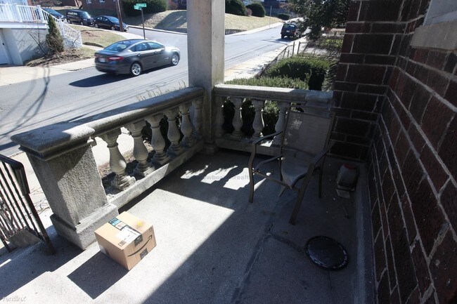 Foto del edificio - 256 Corey Rd