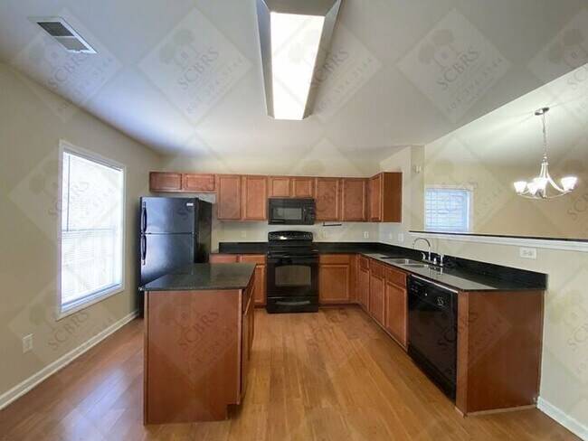 Building Photo - Nice 3 bedroom, 2 bathroom Newer Single Le...