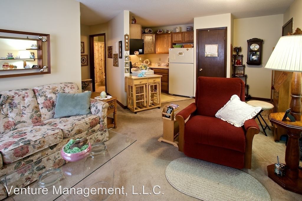 Primary Photo - 1050 Meadow Ln